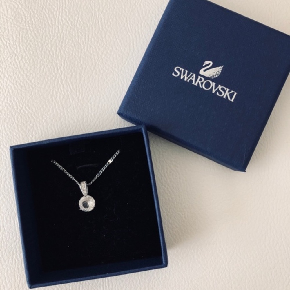 Attract Round White Rhodium Plating Necklace